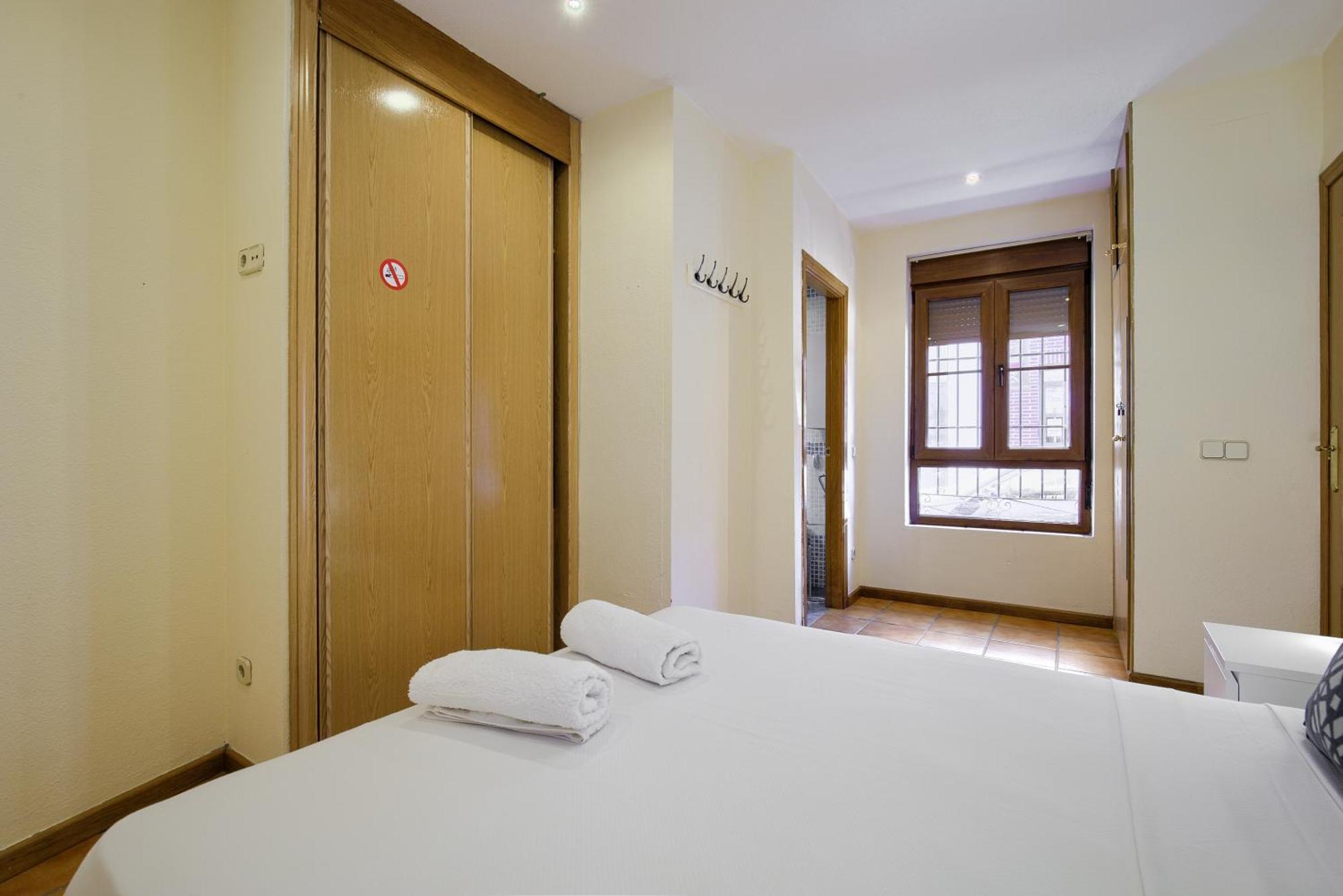 Casona 44 - Apartamento Para 2 Con Wifi, Ac Y Patio Exterior Alcalá de Henares Exteriör bild