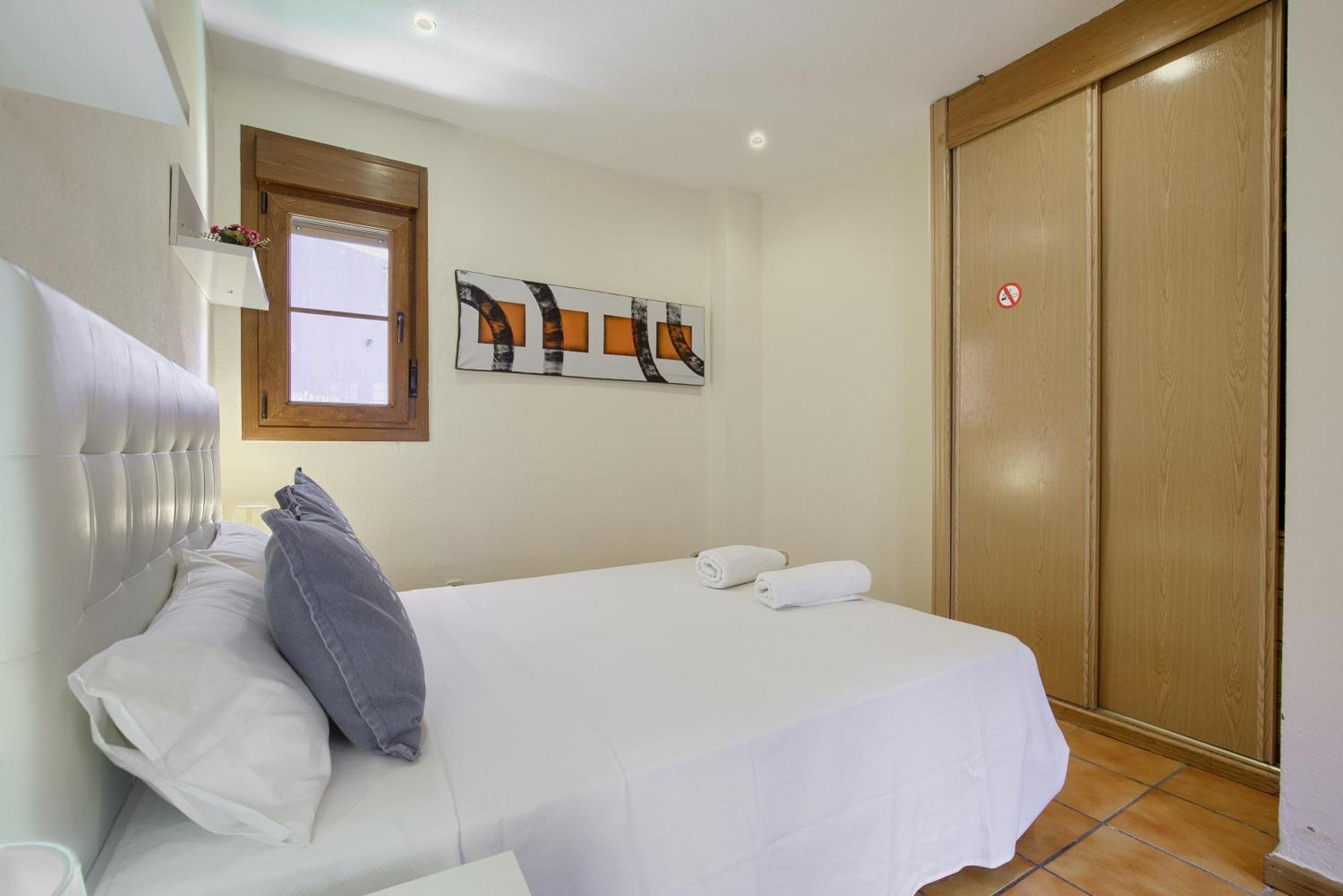 Casona 44 - Apartamento Para 2 Con Wifi, Ac Y Patio Exterior Alcalá de Henares Exteriör bild